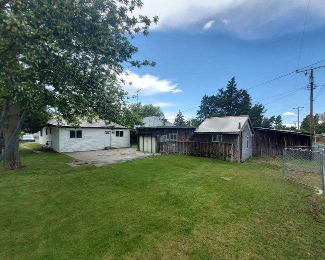 Building Photo - 2 Bedroom, Bonus Room, 1 Bathroom, Home For Rent in St. Anthony!  Fenced Yard, Covered Parking, W...