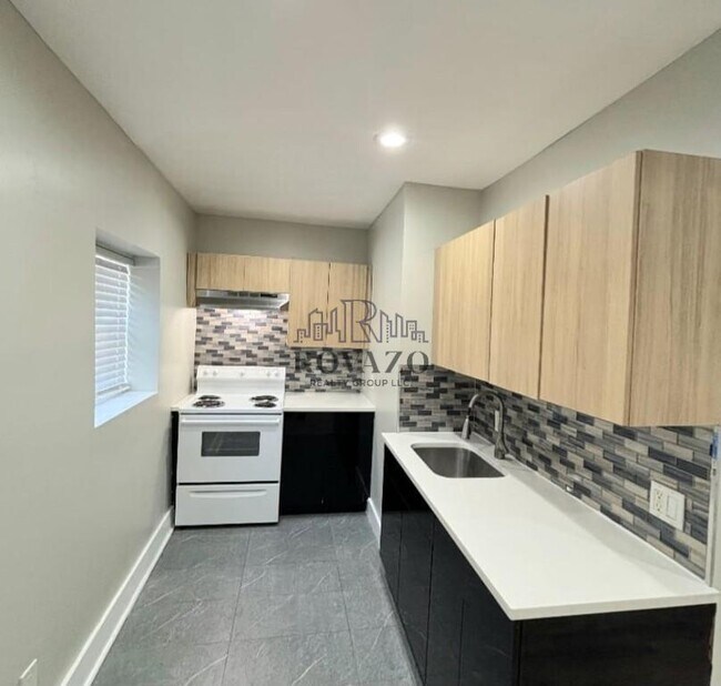 Building Photo - 10 Mitchell St