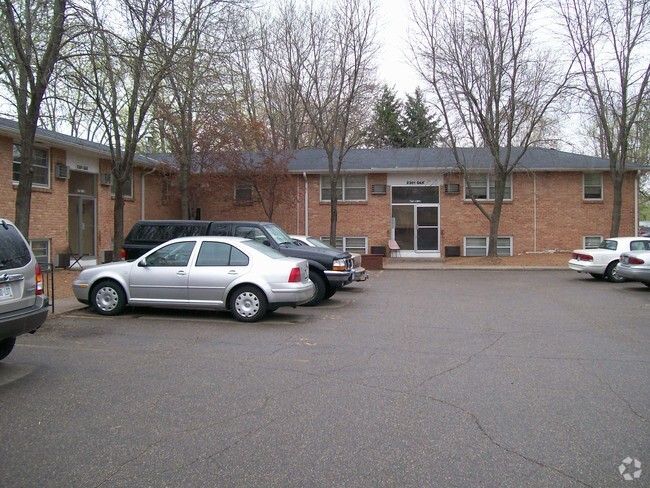 Building Photo - 2301 Oak St
