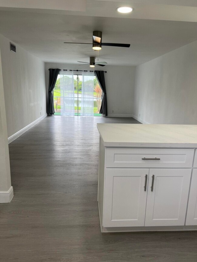 Building Photo - 10821 N Military Trl