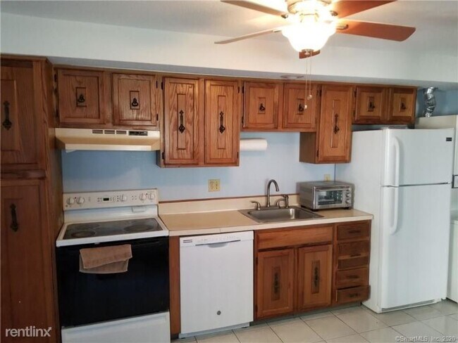 Building Photo - 1 br, 1 bath Condo - 150 mark lane m4 Unit m4