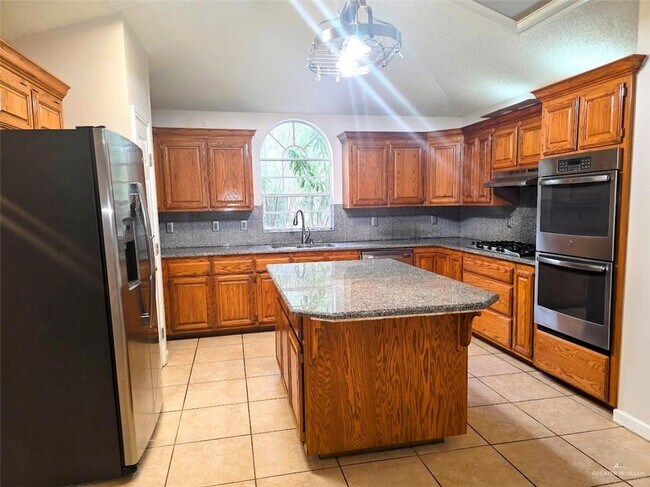 Foto del edificio - 28 Warbler Ave