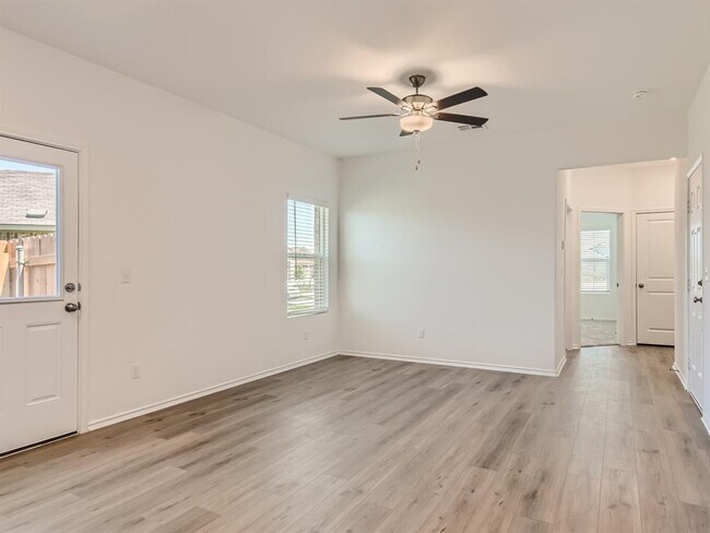 Building Photo - 421 Escondido Cir