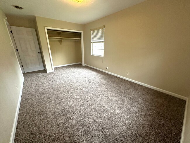 Building Photo - 5206 Lakeshore Dr, Port Arthur TX 77642