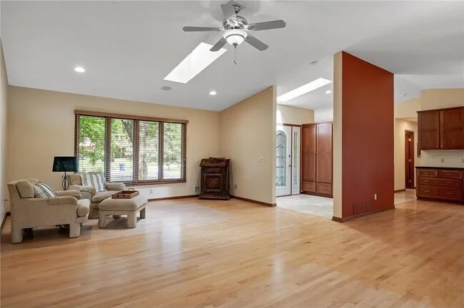 Foto del edificio - 957 Pine View Ct