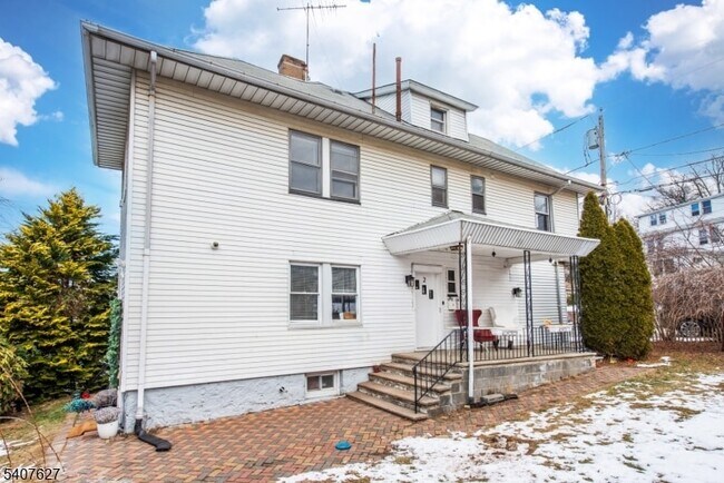 Building Photo - 106 Sadler Rd