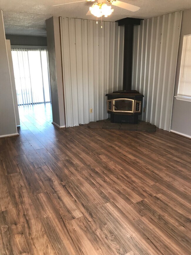 Foto del edificio - Updated 3 bedroom home sitting on 1 acre in Tuscola!!