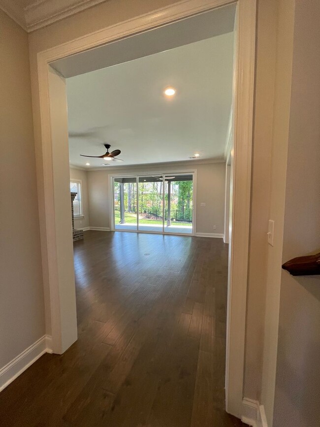 Building Photo - Executive Rental in AU Club