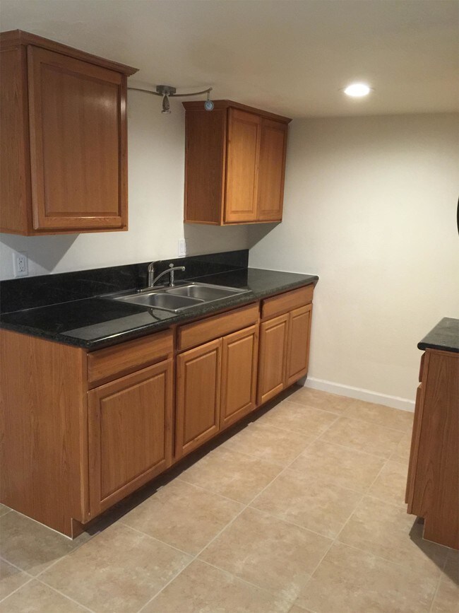 Building Photo - 814 17th St