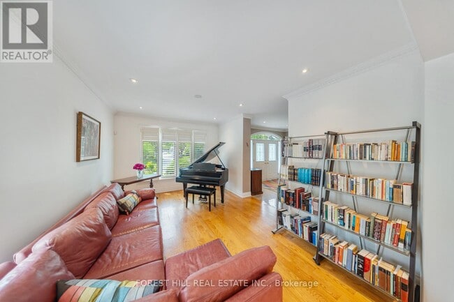 Building Photo - 20 Romar Crescent