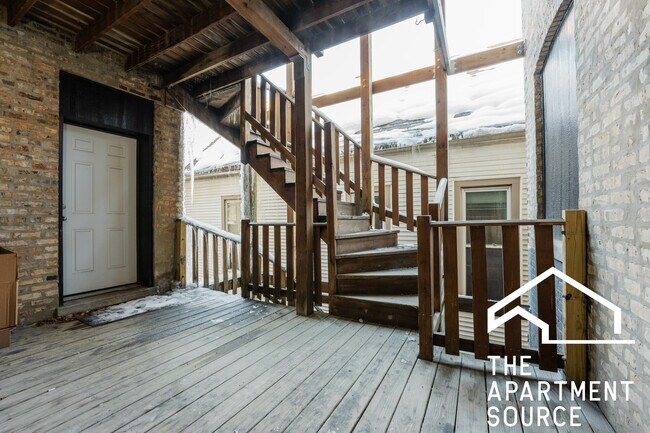 Foto del edificio - 2230 N Sawyer Ave