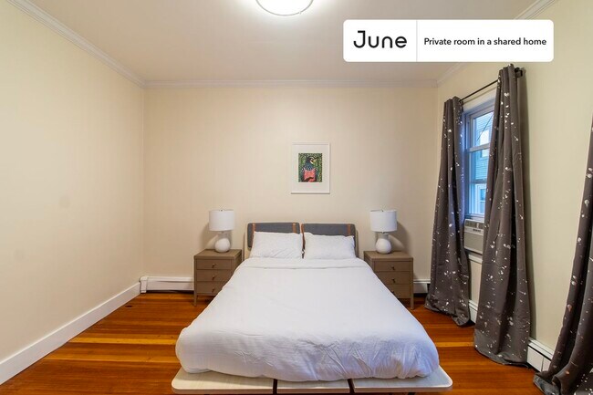 Building Photo - Private bedroom in 5 bed/2 bath Home