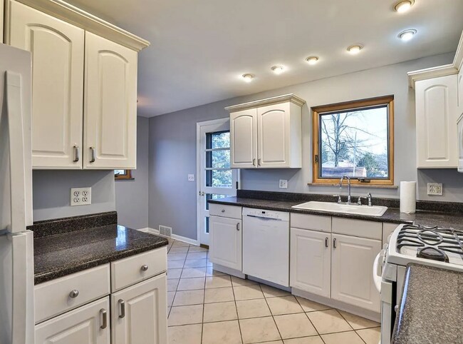 Foto del edificio - 8090 Hopewell Rd