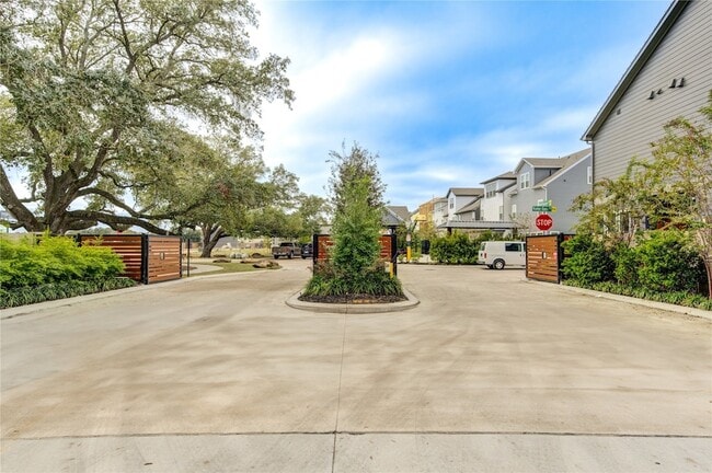 Building Photo - 16032 Mason Run Dr