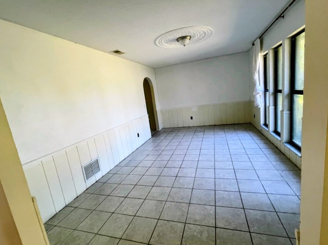 Comedor - 1074 Club House Blvd