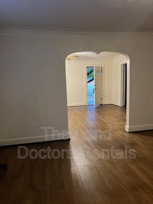 Foto del edificio - 1119 S High School St