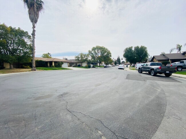 Building Photo - 3501 El Hogar Ct