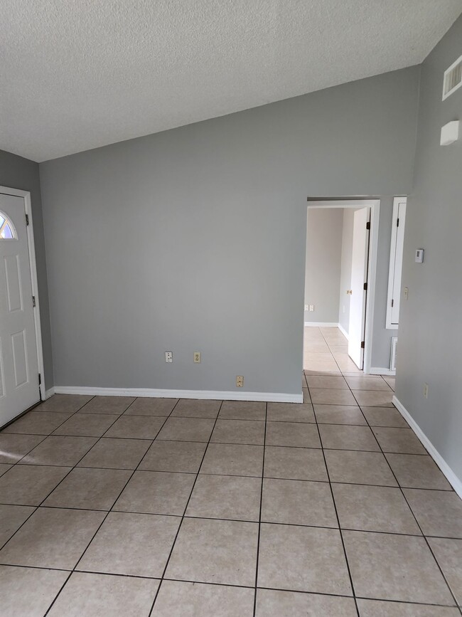 Building Photo - 1546 Candlewyck Dr
