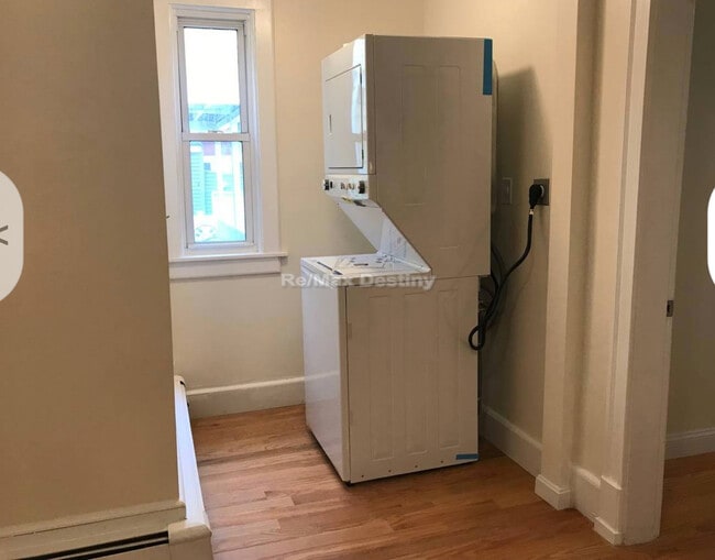 Foto del edificio - 48 Cameron Ave