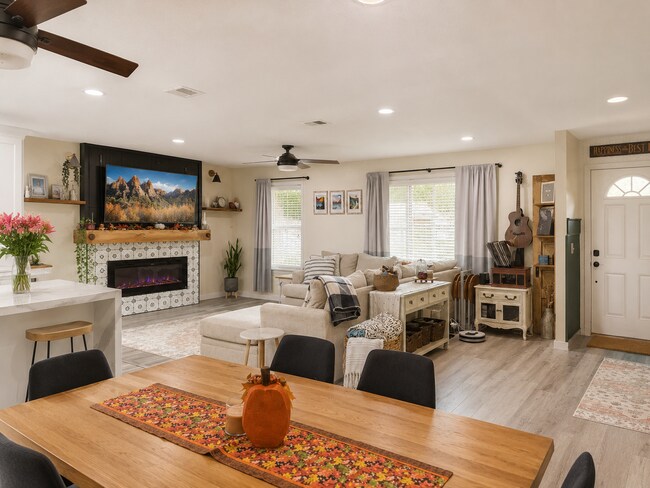 Building Photo - Quiet cul-de-sac rental in desirable Brierwood!
