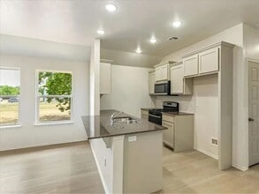 Building Photo - 1418 SW Texas Ave