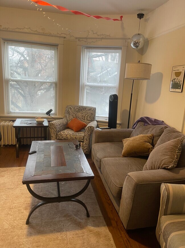 Foto del edificio - 829 Simpson St