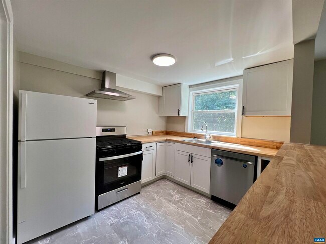 Foto del edificio - 2525 Woodland Dr