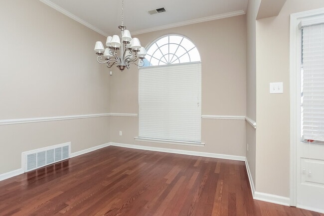 Building Photo - 5837 Stonewall Dr