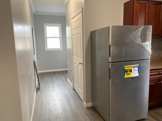 Foto del edificio - 1301 Roth Ave