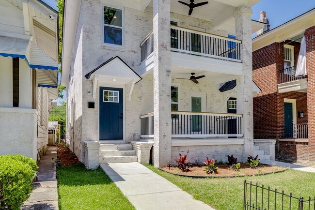 Building Photo - 905 E Park Ave