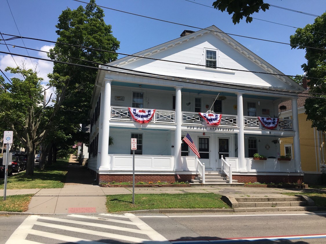 262 Hope St, Bristol, RI 02809 Apartments in Bristol, RI
