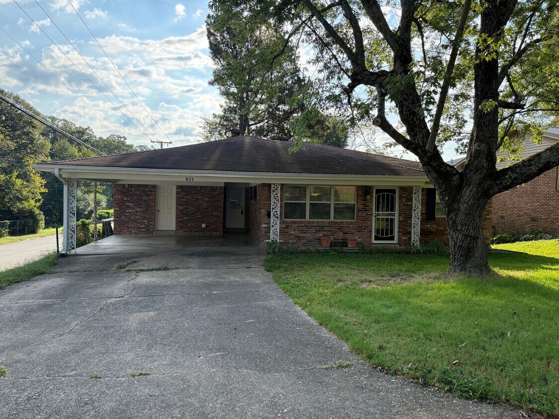 Foto principal - 823 N Bryan St