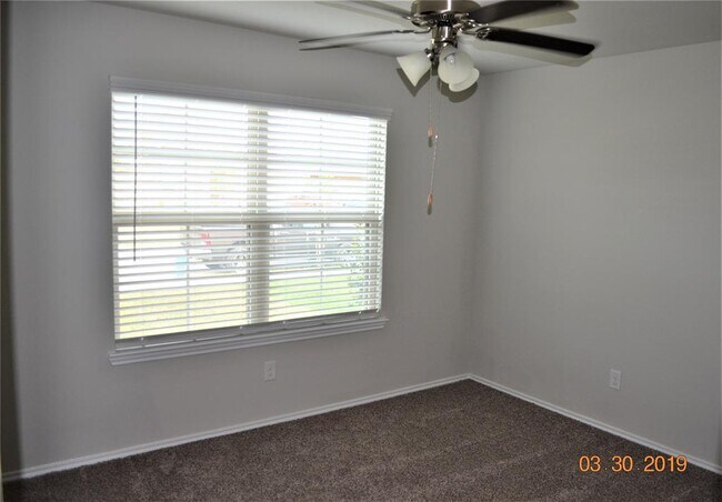 Building Photo - 23718 Piedmont Forest Dr