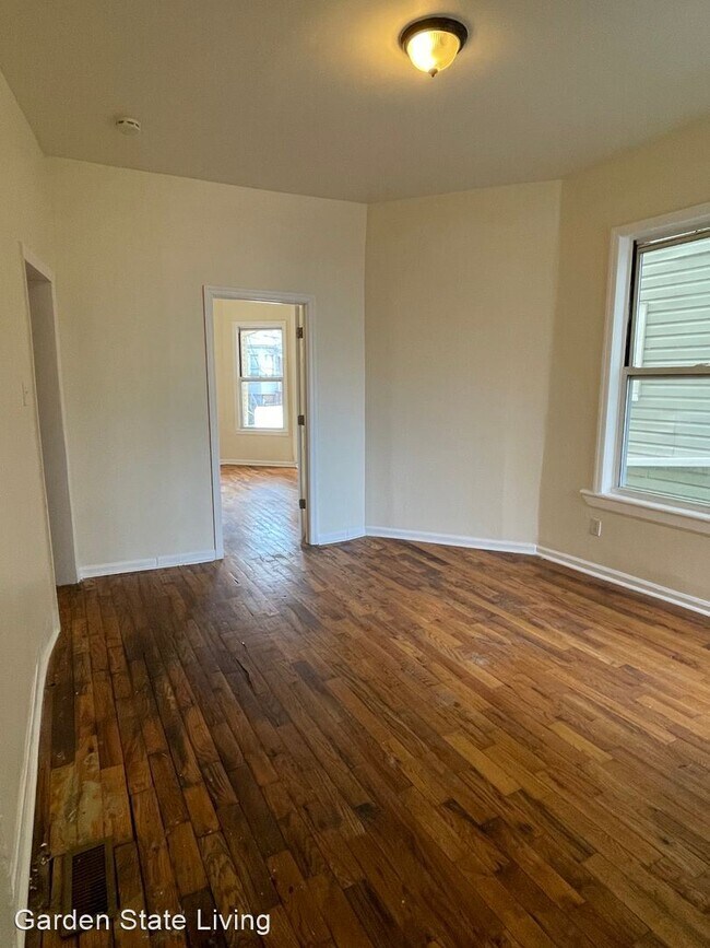Building Photo - 6 br, 2 bath House - 213.5 North 6th Street