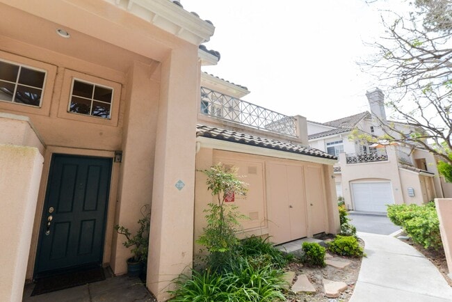 Building Photo - Resort style 2 bedroom/2 bath Condo/ walking distance to Ocean Ranch Village!