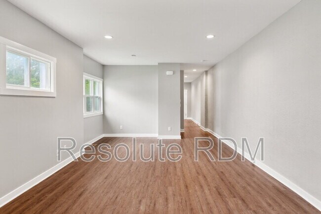 Foto del edificio - 819 Parkway Ave