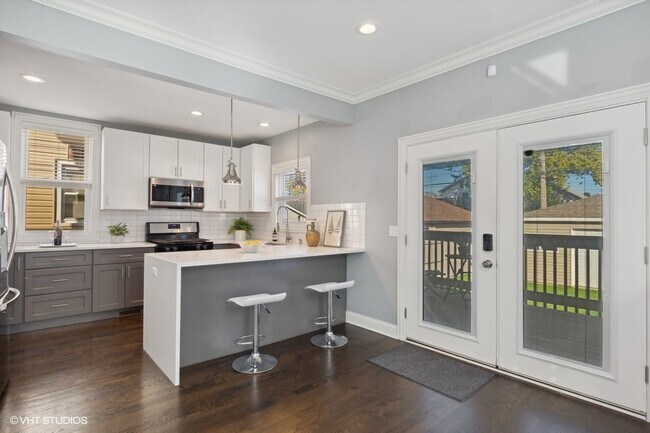 Foto del edificio - 5028 W Waveland Ave