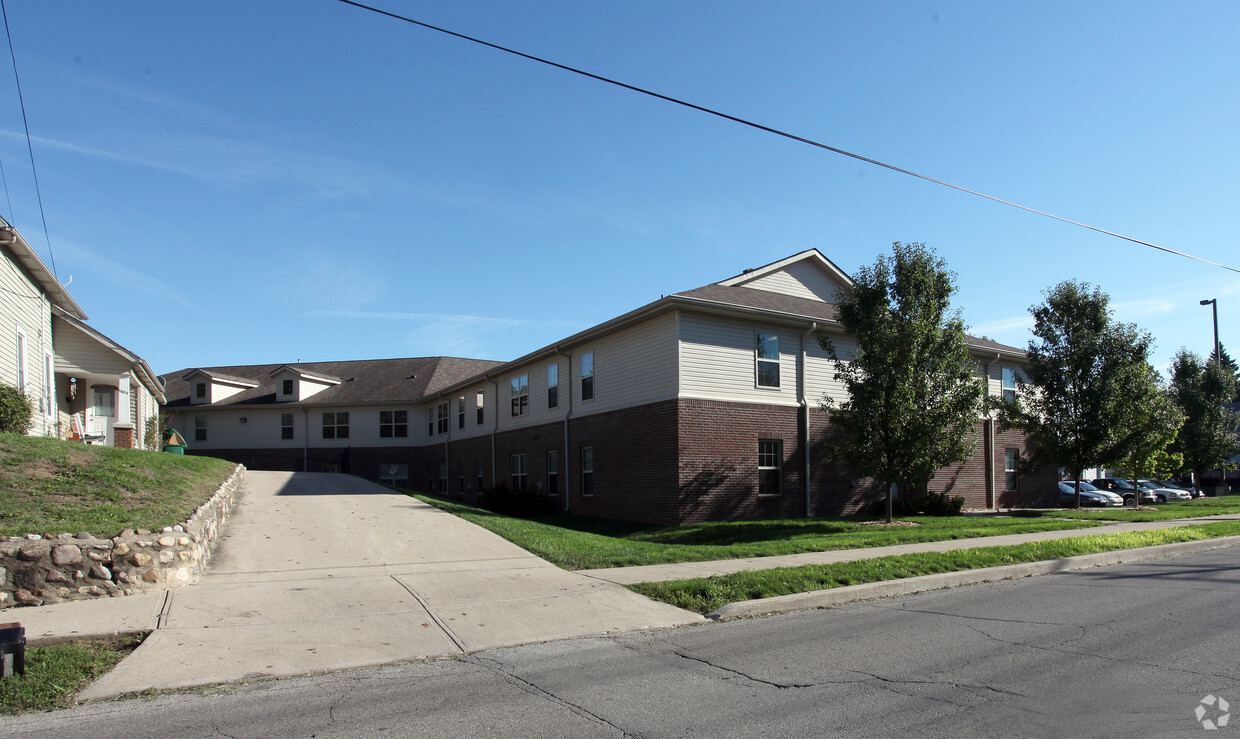 Building Photo - Grand Avenue Commons