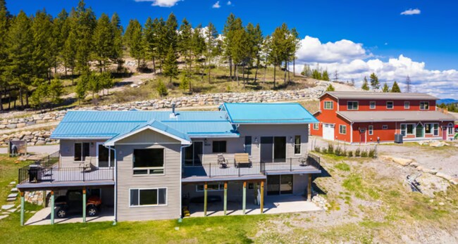 Foto del edificio - Beautiful 3 bed 3 bath Home on 11 acres wi...