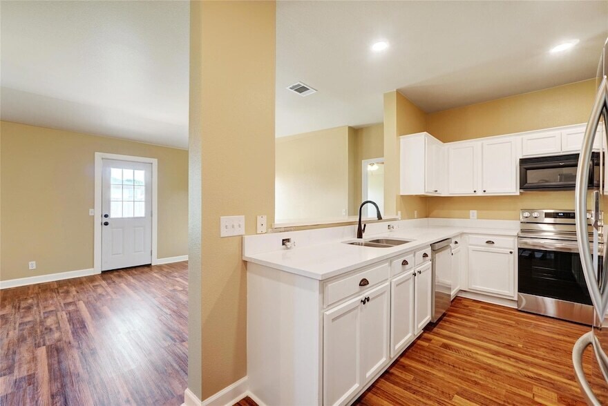 Foto principal - 136 Holmstrom St