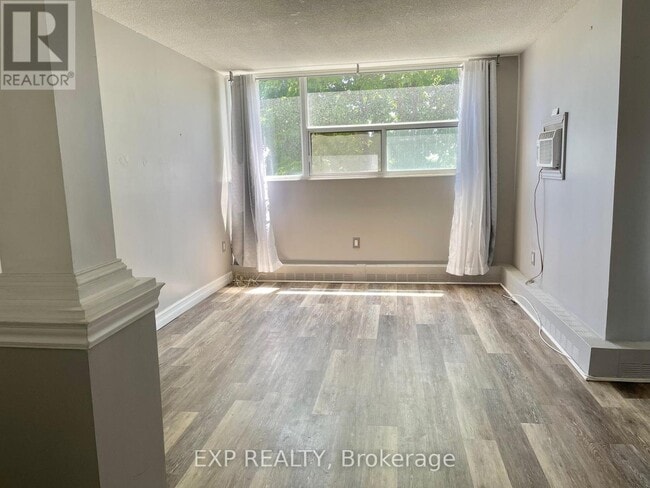 Photo du bâtiment - 2900 Battleford Rd