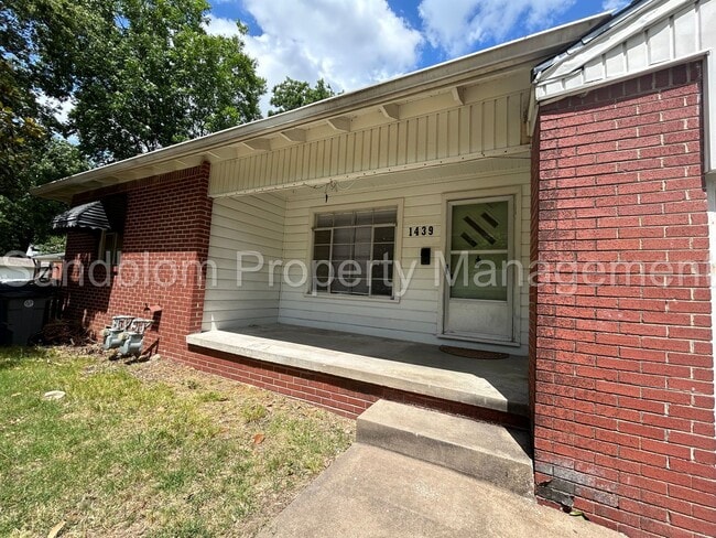 Building Photo - 1439 S Louisville Ave