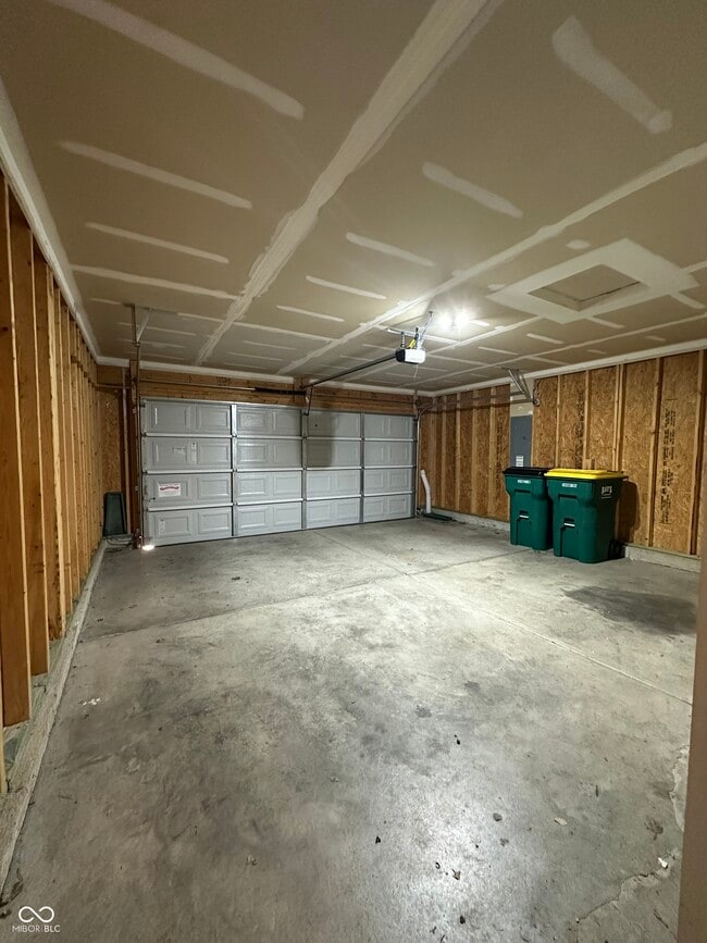 Building Photo - 972 Redwood Dr