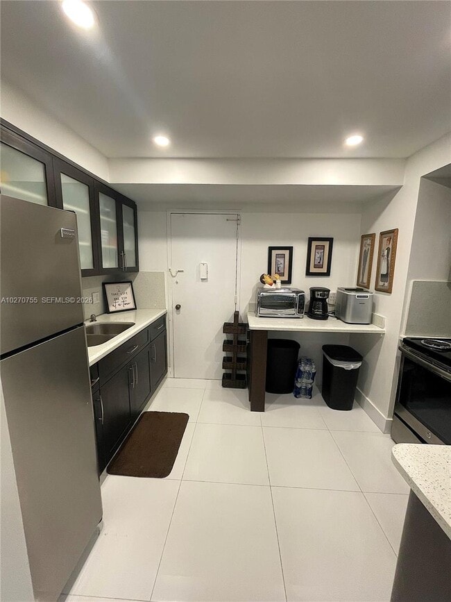 Building Photo - 3505 S Ocean Dr