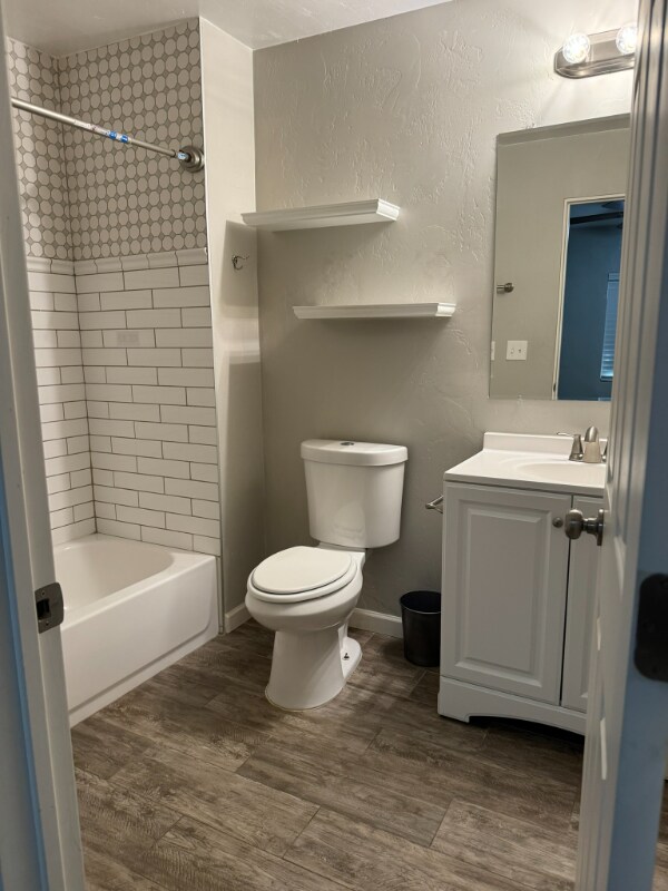 Photo - 1135 E 28th St House