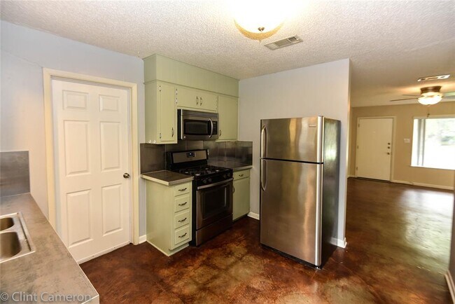 Foto del edificio - 2211 Lanier Dr