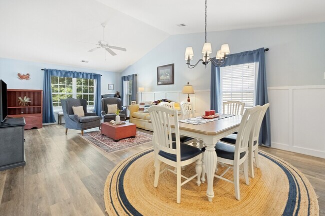 Foto del edificio - 719 Blue Stem Dr