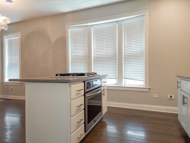 Foto del edificio - 3846 N Southport Ave