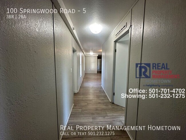 Foto del edificio - 100 Springwood Rd