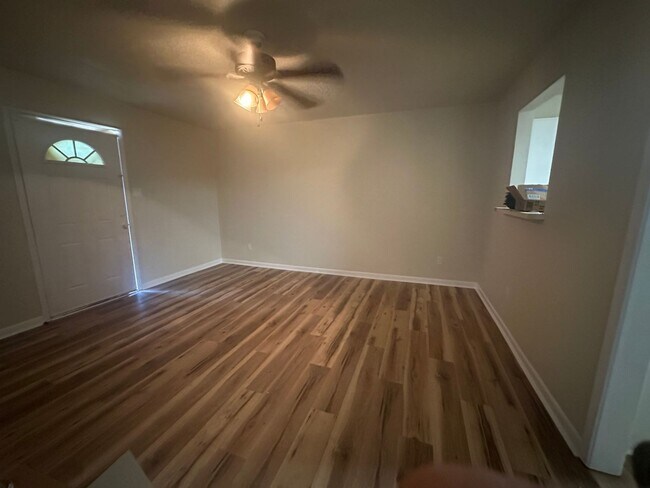 Building Photo - 105 Cantal Dr